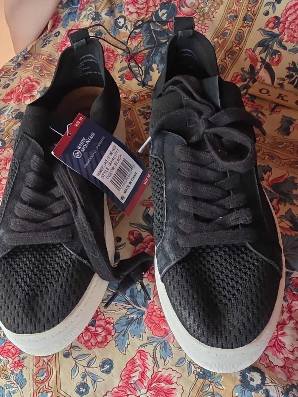 White Mountain Womens  Black Knit Lace-Up Sneakers with White Soles